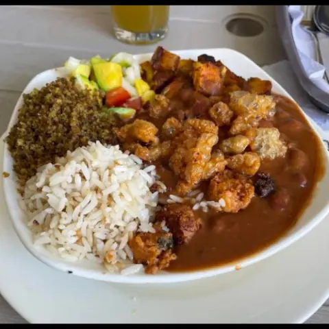 Cazuela de fríjoles vegana
